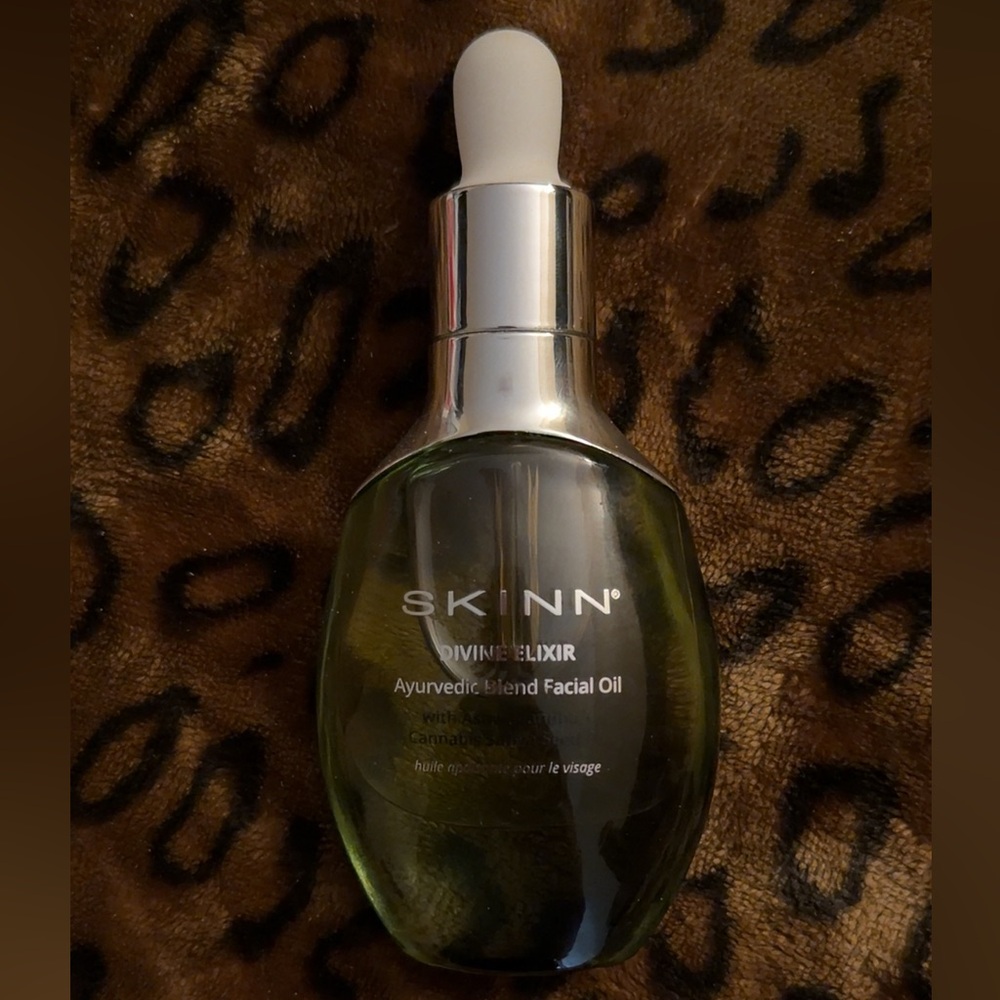 SKINN DIVINE ELIXIR Ayurvedic Blend Facial Oil 1 oz - Picture 3 of 4